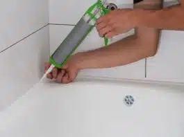 Changer les joints de votre baignoire et réussir la réparation en un clin d'il